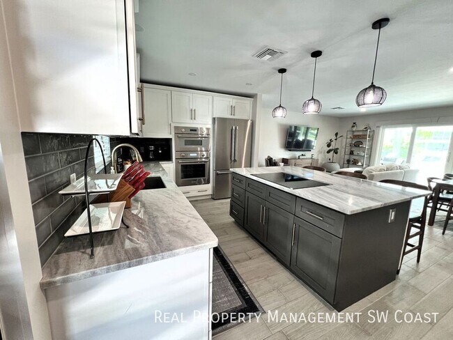18100 Pioneer Rd in Ft. Myers, FL - Building Photo - Building Photo