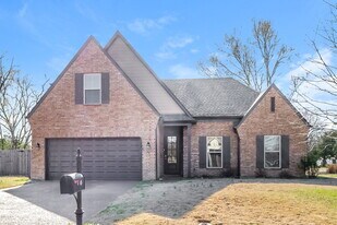 45 Green Hills Dr in Oakland, TN - Building Photo