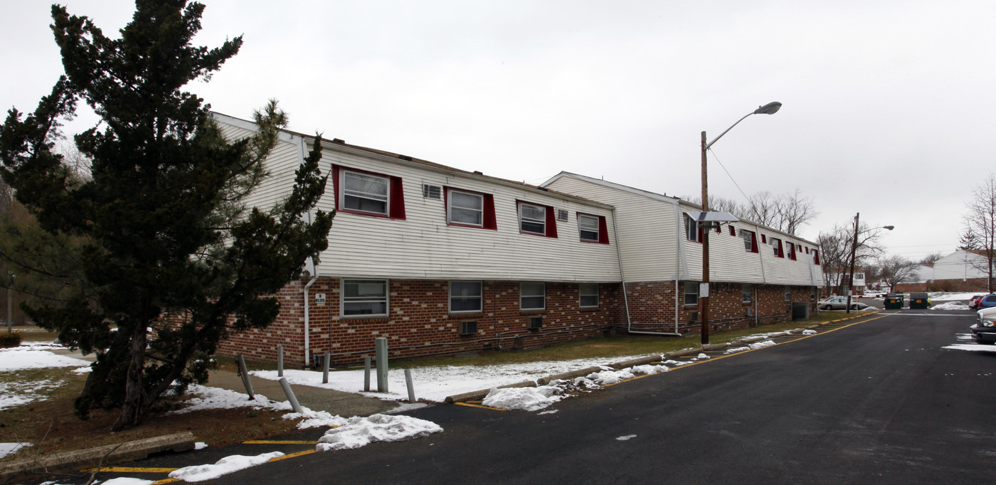 Woodcrest Apartments in Westville, NJ - Building Photo