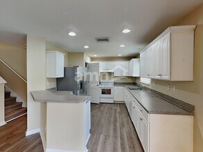 6337 Magnolia Trails Ln in Gibsonton, FL - Foto de edificio - Building Photo
