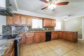 1215 Rockingham Dr in Clinton, MS - Foto de edificio - Building Photo