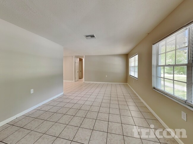 2932 E 148th Ave in Lutz, FL - Building Photo - Building Photo