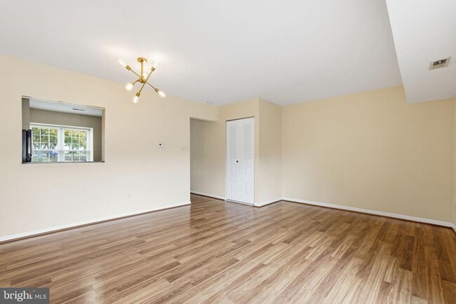 168 Edinburgh Square in Sterling, VA - Building Photo - Building Photo