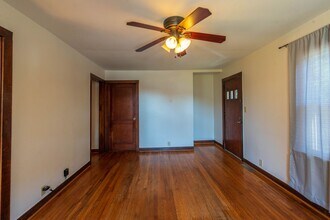 1217 Meadowview Ave in Johnson City, TN - Building Photo - Building Photo