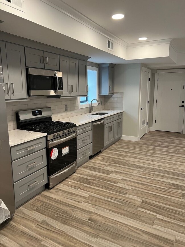 property at 647 N 5th St