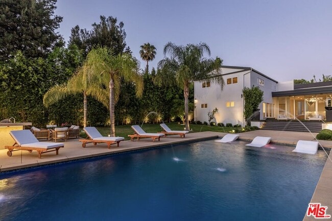 703 N Maple Dr in Beverly Hills, CA - Building Photo - Building Photo