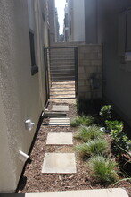 1627 Hampton Dr in Costa Mesa, CA - Foto de edificio - Building Photo