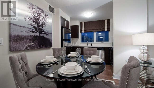 105 Harrison Garden Blvd in Toronto, ON - Building Photo - Building Photo