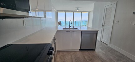 2501 S Ocean Dr in Hollywood, FL - Foto de edificio - Building Photo