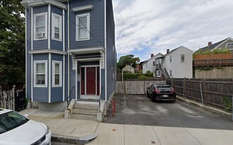 17 Pembroke St, Unit 2 in Chelsea, MA - Building Photo