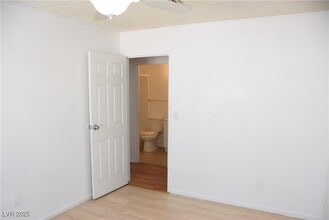 5267 Retablo Ave in Las Vegas, NV - Building Photo - Building Photo