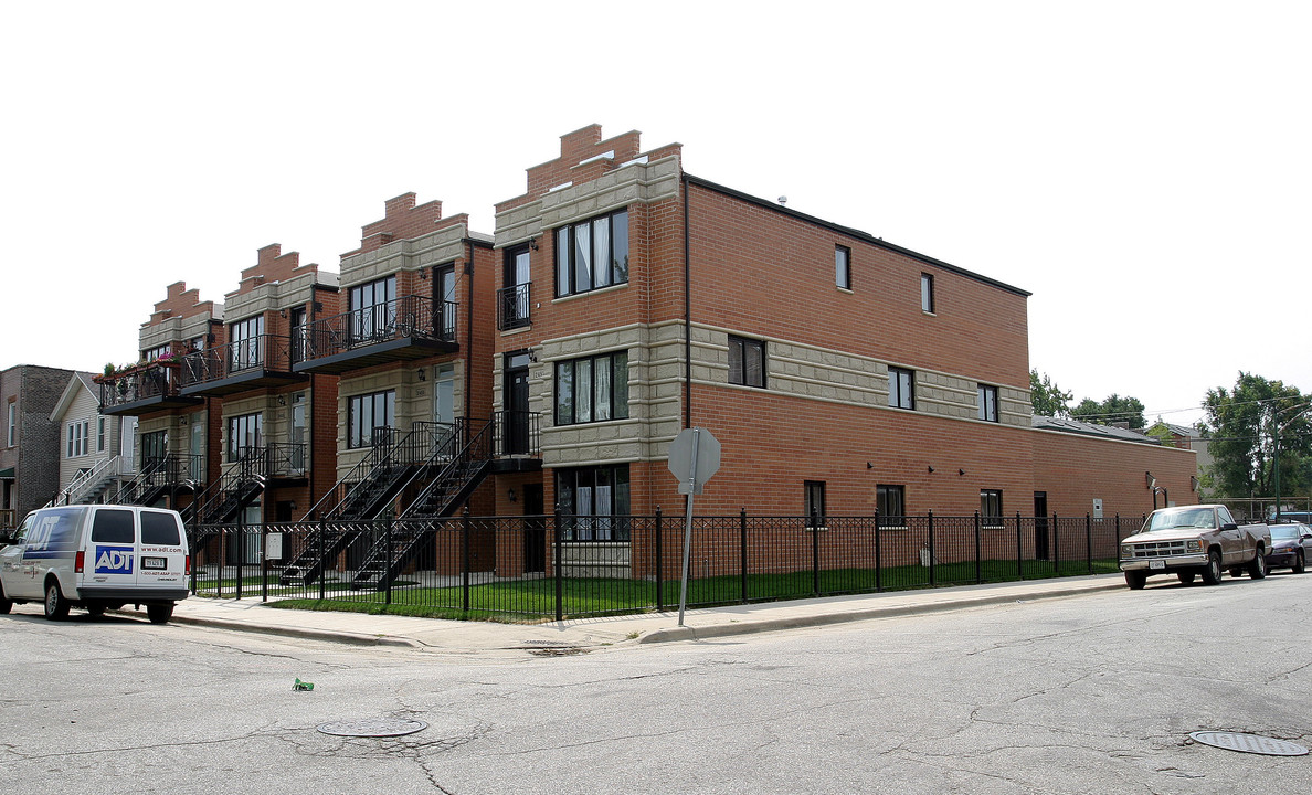 2451-2459 W Arthington in Chicago, IL - Building Photo