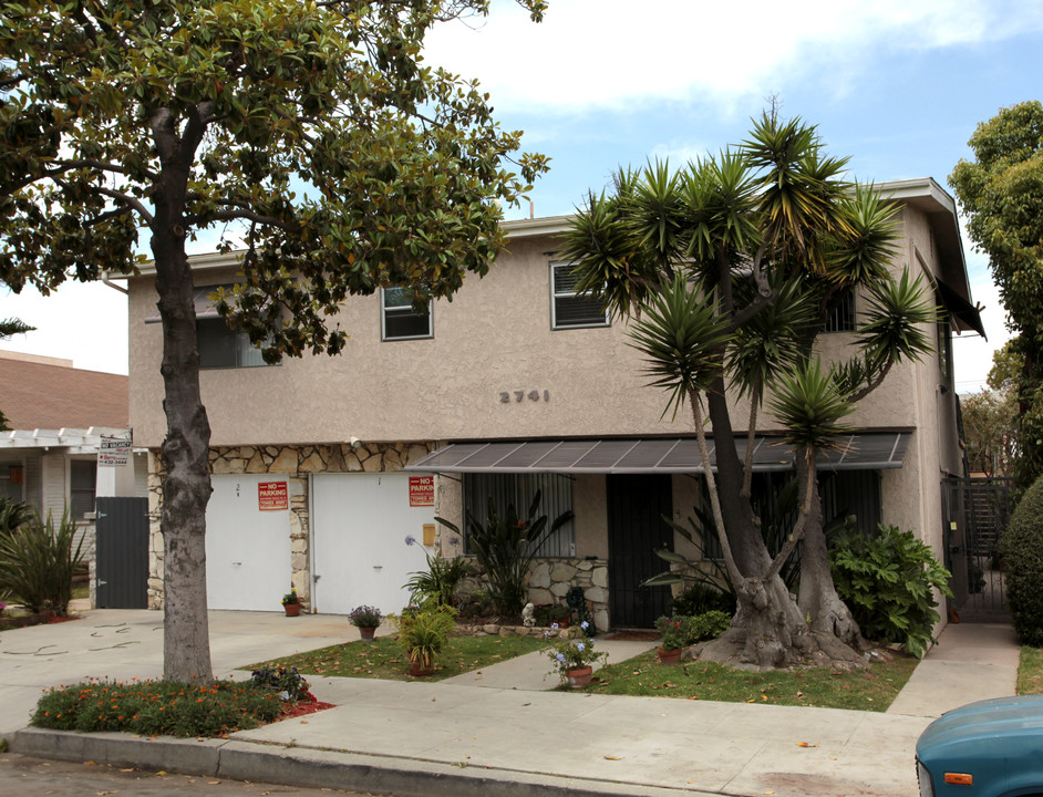 2741 E De Soto St in Long Beach, CA - Building Photo