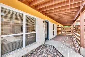 1915 Barge St in Austin, TX - Building Photo - Building Photo