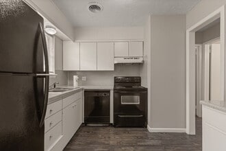 Crossings at Clairemont in Tulsa, OK - Foto de edificio - Building Photo