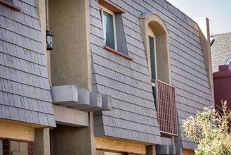 Elan Beachwalk in San Diego, CA - Foto de edificio - Building Photo
