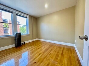 76 Egmont St in Brookline, MA - Building Photo - Building Photo