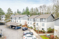 Oswego Cove in Lake Oswego, OR - Foto de edificio - Building Photo