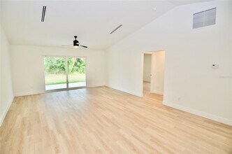 2300 Nordendale Blvd in North Port, FL - Building Photo - Building Photo