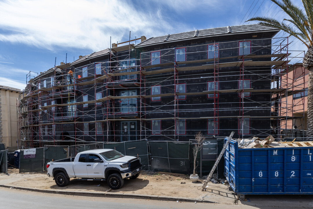 1821-1825 Pandora Ave in Los Angeles, CA - Building Photo