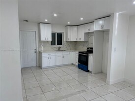 732 SW 6th St in Dania Beach, FL - Building Photo