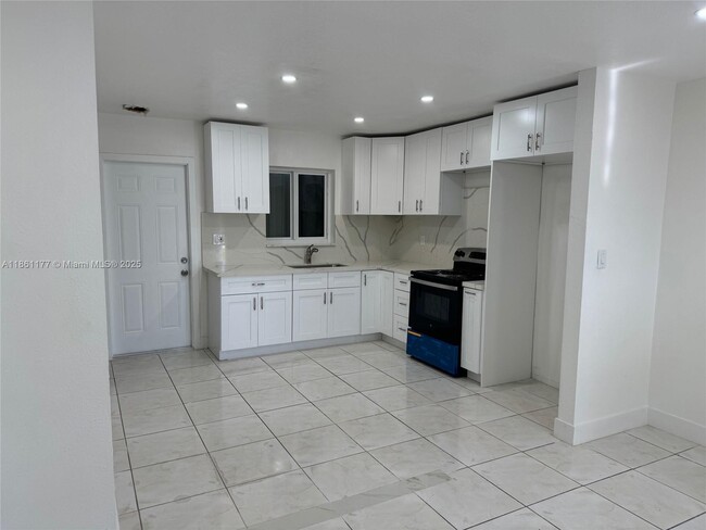 732 SW 6th St in Dania Beach, FL - Building Photo - Building Photo