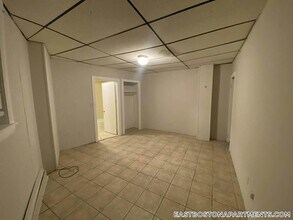 10 Marion St, Unit 1 in Boston, MA - Foto de edificio - Building Photo