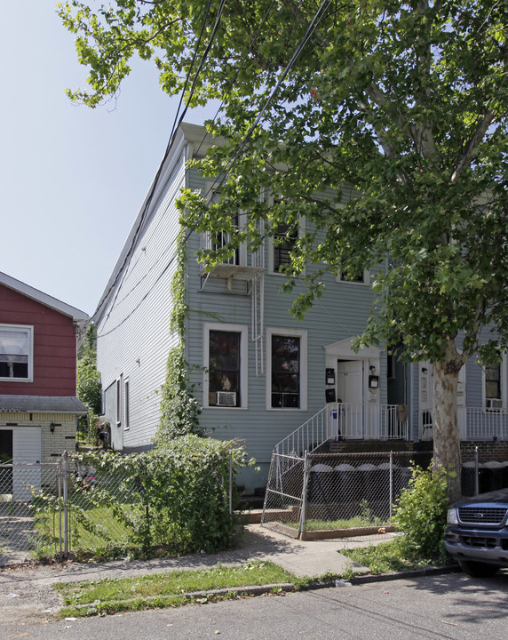 48-52 Tompkins St in Staten Island, NY - Building Photo