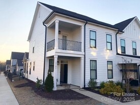 10181 Meeting House Dr NW in Huntersville, NC - Building Photo