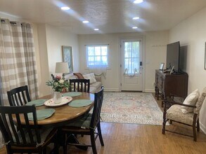 1014 6th St in Oregon City, OR - Foto de edificio - Building Photo