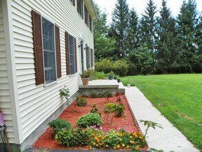 10 Farm View Rd in Wappingers Falls, NY - Building Photo - Building Photo