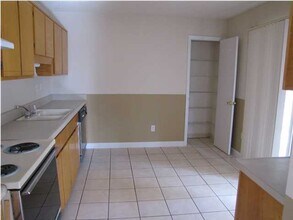 42 Abbey Rd in Crestview, FL - Building Photo - Building Photo