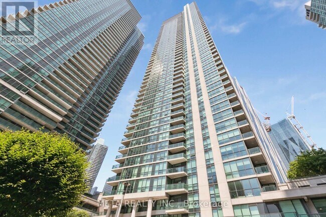 18-2818 Harbour St in Toronto, ON - Building Photo - Building Photo