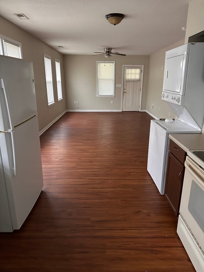 411 Greenbriar Ave in Hampton, VA - Building Photo - Building Photo
