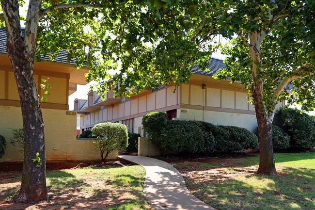 Kennedy Place Townhomes in Edmond, OK - Foto de edificio - Building Photo