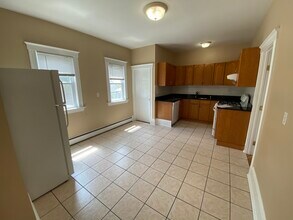 106 Glenwood Rd, Unit 2 in Somerville, MA - Foto de edificio - Building Photo