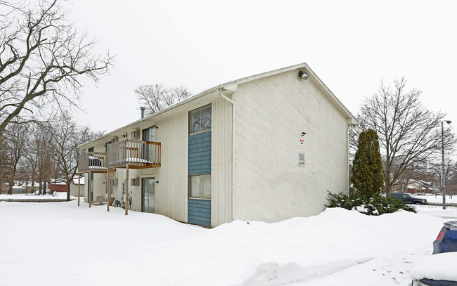 680 Joslyn Ave in Pontiac, MI - Foto de edificio - Building Photo