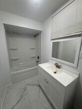 516 Morris Park Ave in Bronx, NY - Foto de edificio - Building Photo