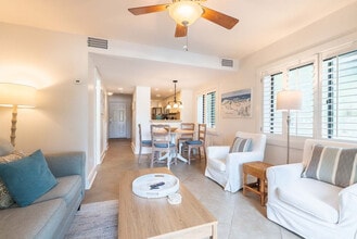 85 Folly Field Rd in Hilton Head Island, SC - Foto de edificio - Building Photo