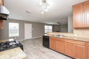 642 Kiley Dr in Houston, TX - Building Photo