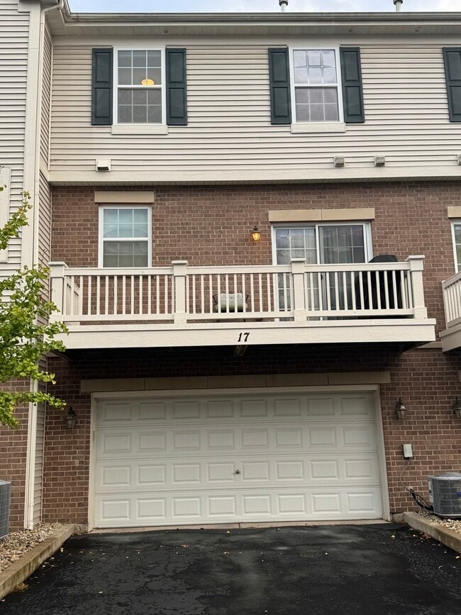 17 E Willow Rd in Wheeling, IL - Foto de edificio - Building Photo