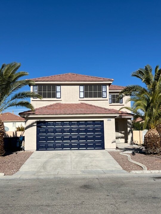 8444 Chinook Candy Ct in Las Vegas, NV - Building Photo