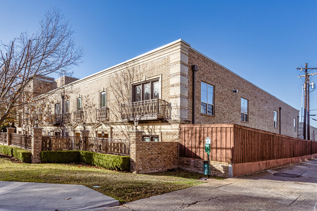 6625 Bandera Ave in Dallas, TX - Foto de edificio - Building Photo