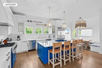 11 Hillside Dr in Shelter Island, NY - Building Photo - Building Photo