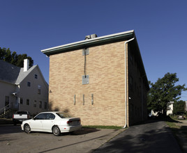 Hanscom Place in Omaha, NE - Building Photo - Building Photo