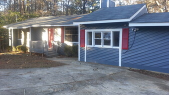 194 Lexington Ct in Riverdale, GA - Building Photo