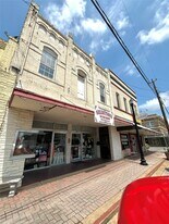 102 S Houston St in Wharton, TX - Building Photo