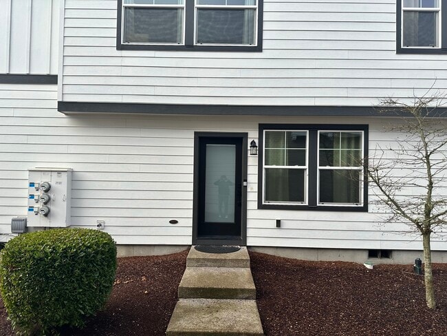 6992 SE Frasier Ln in Hillsboro, OR - Foto de edificio - Building Photo