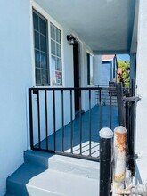 1612 W 71st St in Los Angeles, CA - Building Photo - Building Photo