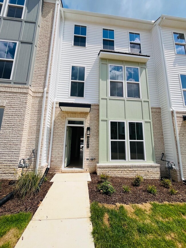 15321 Sunray Aly in Midlothian, VA - Building Photo - Building Photo